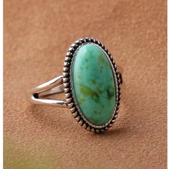 Boho Silver Green Stone Oval Ring - Picture 2 of 4